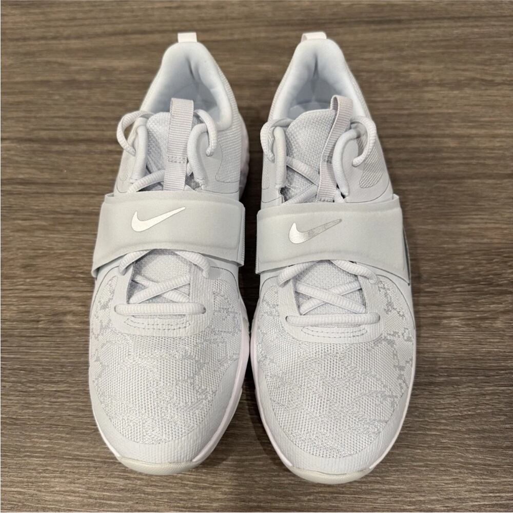 Nike Renew In Season Trainer Womens Pure Platinum White New Sneakers Size 9 - Picture 3 of 4